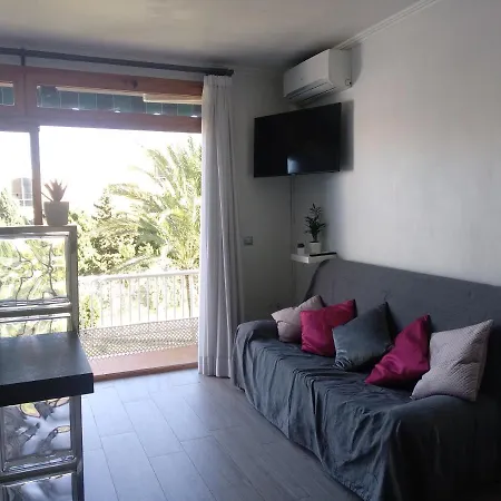 Coqueto Apartamento Totalmente Amueblado Cerca De La Playa Apartmán